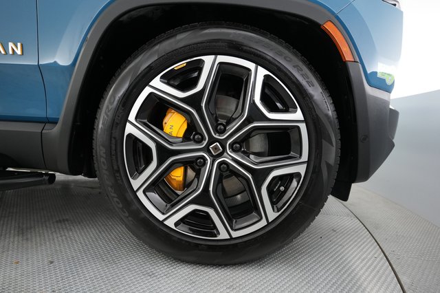 2023 Rivian R1S — photo 16 of 25