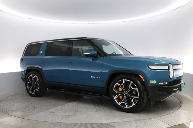 2023 Rivian R1S — photo 12 of 25