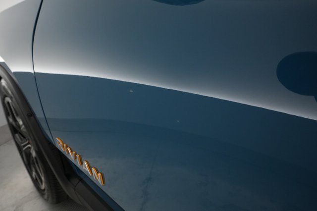 2023 Rivian R1S — photo 23 of 25