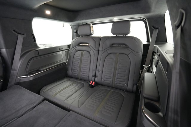 2023 Rivian R1S — photo 20 of 25
