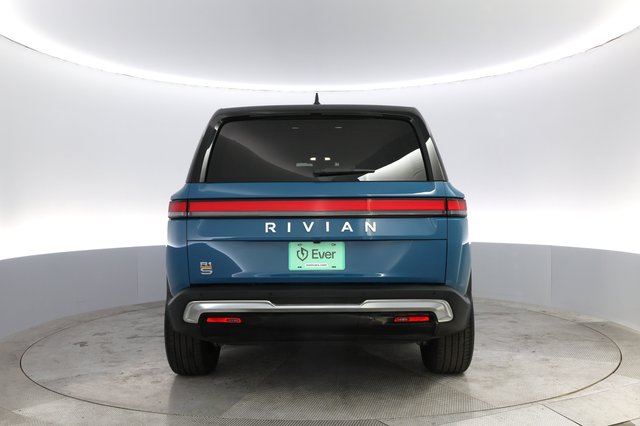 2023 Rivian R1S — photo 13 of 25