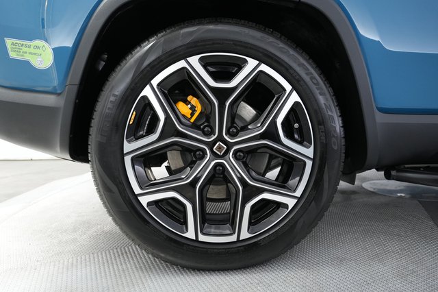 2023 Rivian R1S — photo 15 of 25