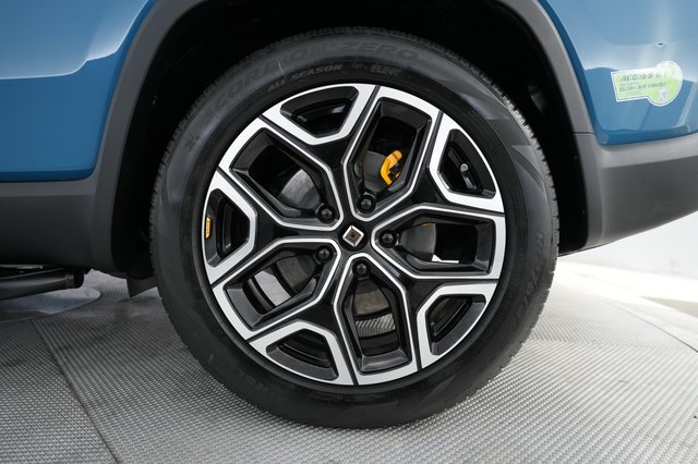 2023 Rivian R1S — photo 17 of 25