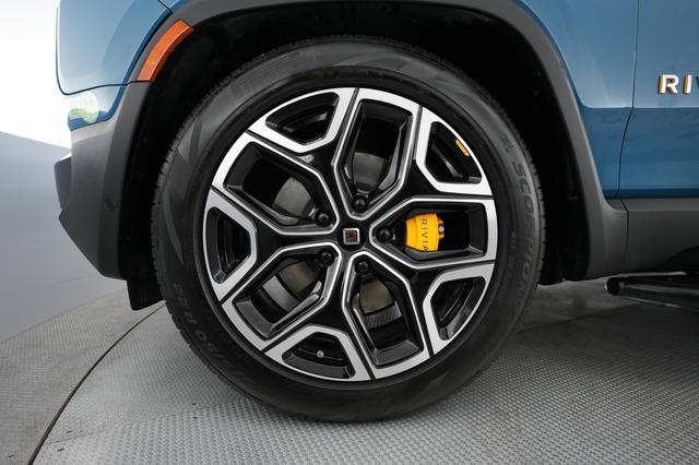2023 Rivian R1S — photo 7 of 25