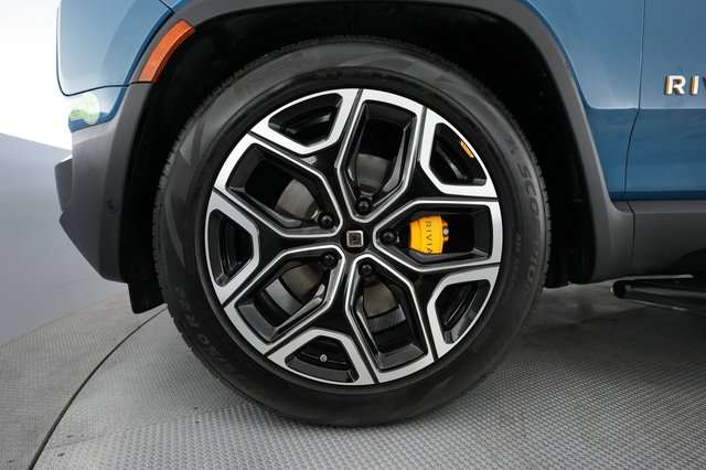 2023 Rivian R1S — photo 7 of 25