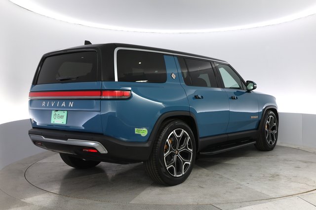 2023 Rivian R1S — photo 2 of 25