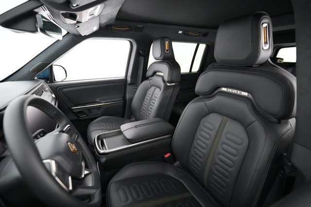 2023 Rivian R1S — photo 3 of 25