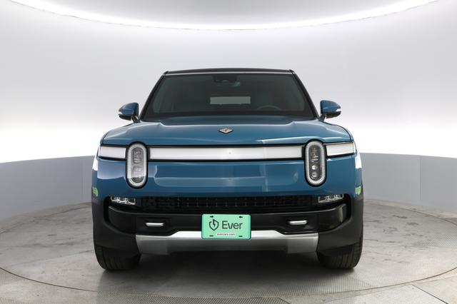 2023 Rivian R1S — photo 9 of 25