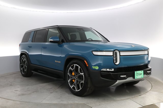 2023 Rivian R1S — photo 11 of 25