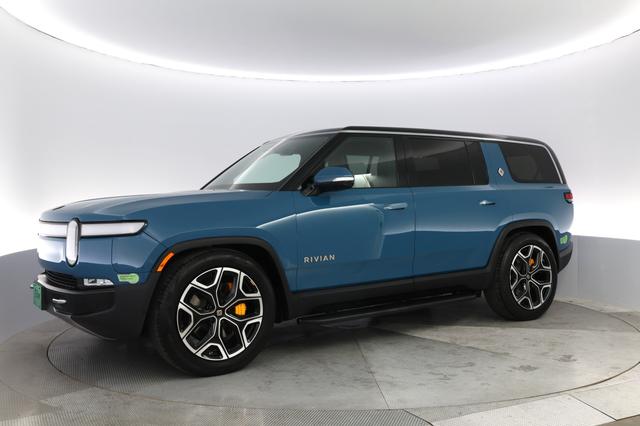 2023 Rivian R1S — photo 10 of 25