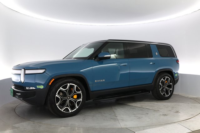 2023 Rivian R1S — photo 10 of 25