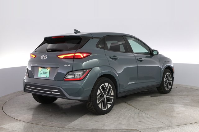 2022 Hyundai Kona — photo 2 of 21