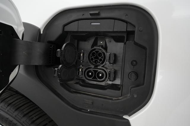 2024 Subaru Solterra — photo 8 of 21