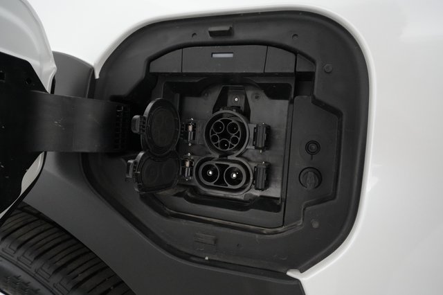 2024 Subaru Solterra — photo 8 of 21