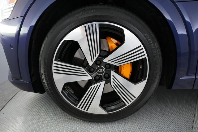 2022 Audi e-tron — photo 15 of 27