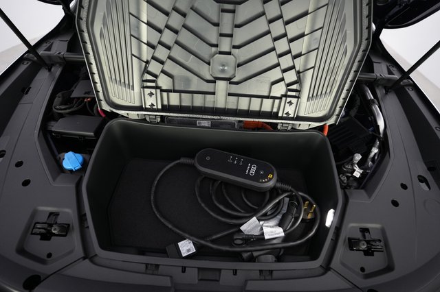 2022 Audi e-tron — photo 25 of 27