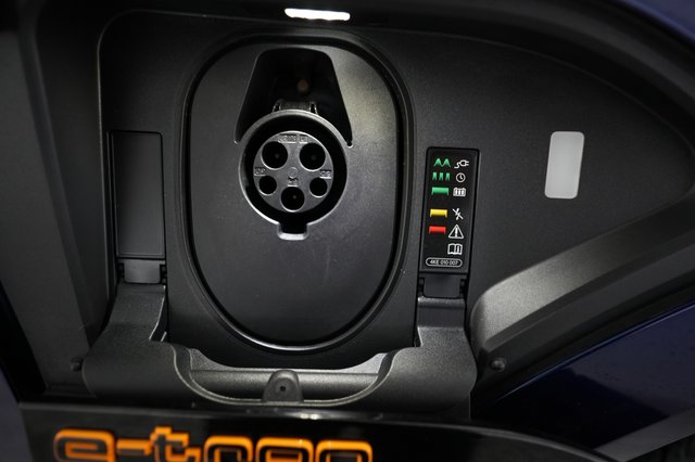 2022 Audi e-tron — photo 26 of 27
