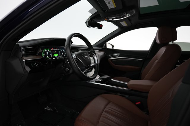 2022 Audi e-tron — photo 3 of 27