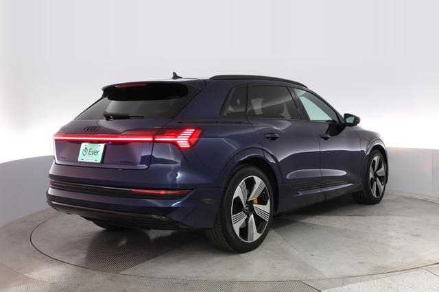 2022 Audi e-tron — photo 2 of 27