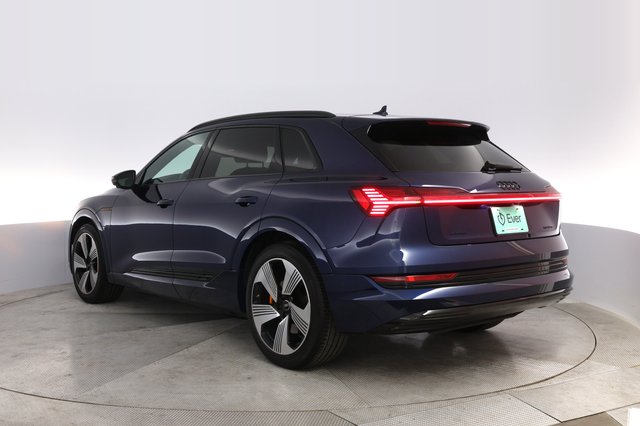 2022 Audi e-tron — photo 13 of 27