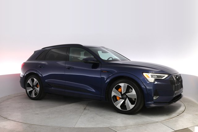 2022 Audi e-tron — photo 11 of 27