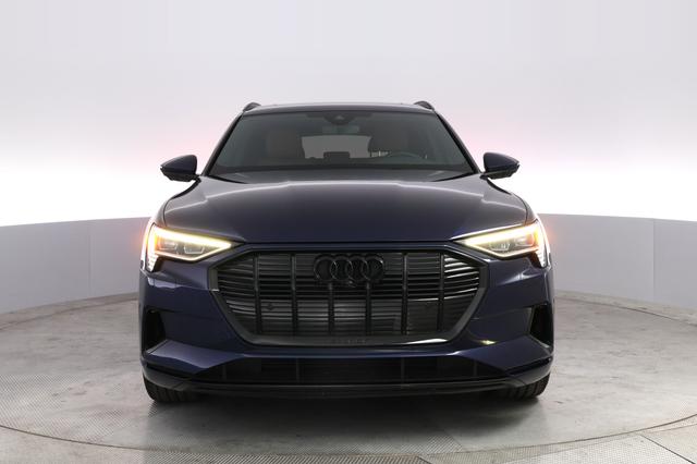 2022 Audi e-tron — photo 9 of 27