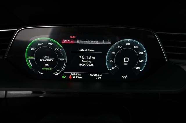 2022 Audi e-tron — photo 5 of 27