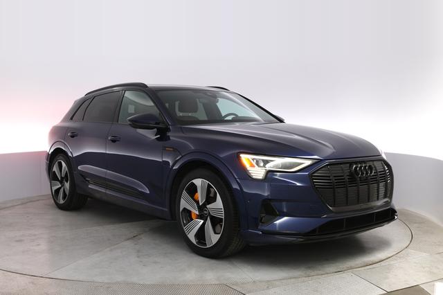 2022 Audi e-tron — photo 10 of 27