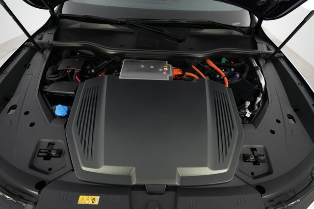 2022 Audi e-tron — photo 24 of 27