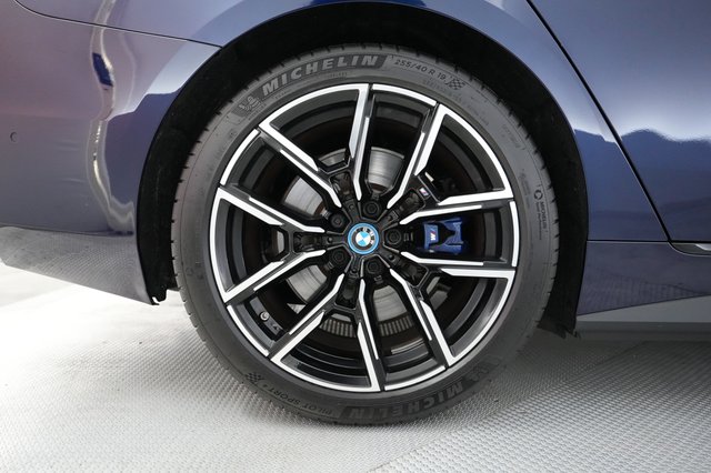 2023 BMW i4 — photo 17 of 22