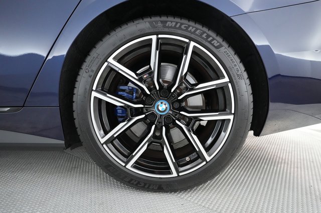 2023 BMW i4 — photo 15 of 22