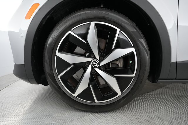 2023 Volkswagen ID.4 — photo 15 of 21