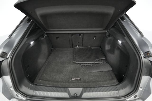 2023 Volkswagen ID.4 — photo 6 of 21