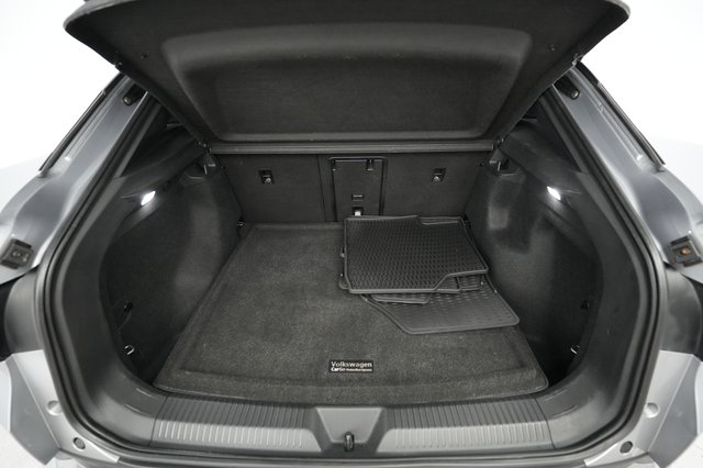 2023 Volkswagen ID.4 — photo 6 of 21