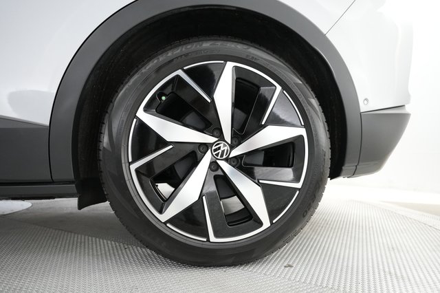 2023 Volkswagen ID.4 — photo 16 of 21