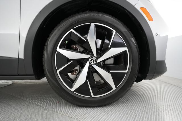 2023 Volkswagen ID.4 — photo 7 of 21