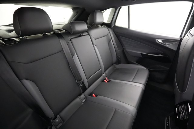 2023 Volkswagen ID.4 — photo 4 of 21