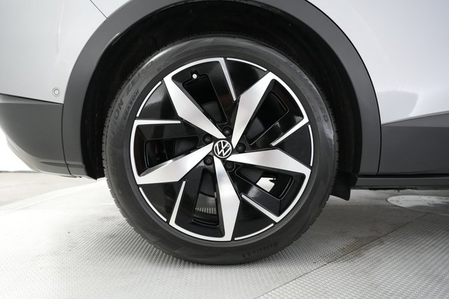 2023 Volkswagen ID.4 — photo 17 of 21