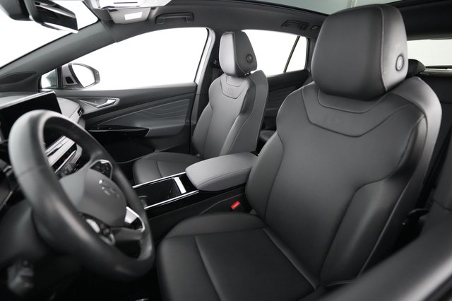 2023 Volkswagen ID.4 — photo 3 of 21