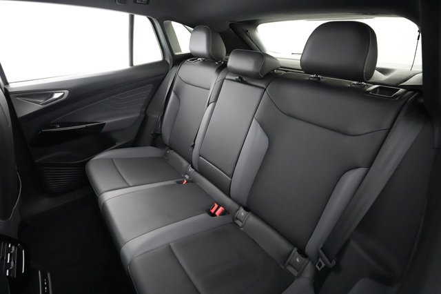 2023 Volkswagen ID.4 — photo 19 of 21