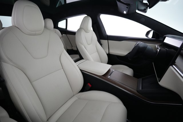 2022 Tesla Model S — photo 18 of 24