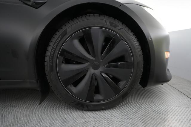 2022 Tesla Model S — photo 7 of 24