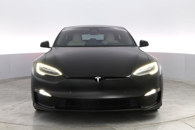 2022 Tesla Model S — photo 9 of 24