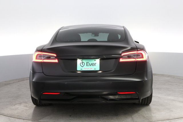 2022 Tesla Model S — photo 12 of 24