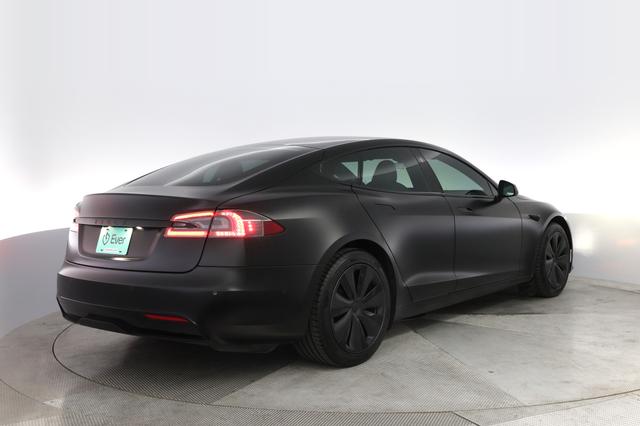 2022 Tesla Model S — photo 2 of 24