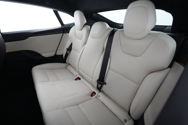 2022 Tesla Model S — photo 19 of 24