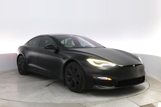 2022 Tesla Model S — photo 10 of 24