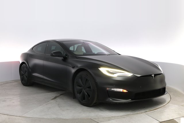 2022 Tesla Model S — photo 10 of 24