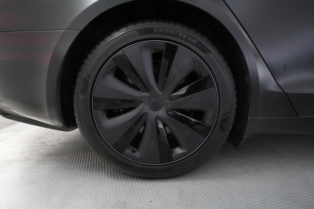 2022 Tesla Model S — photo 17 of 24
