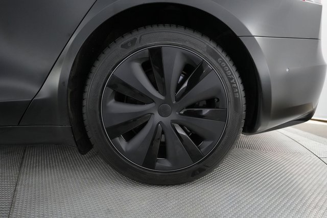 2022 Tesla Model S — photo 16 of 24